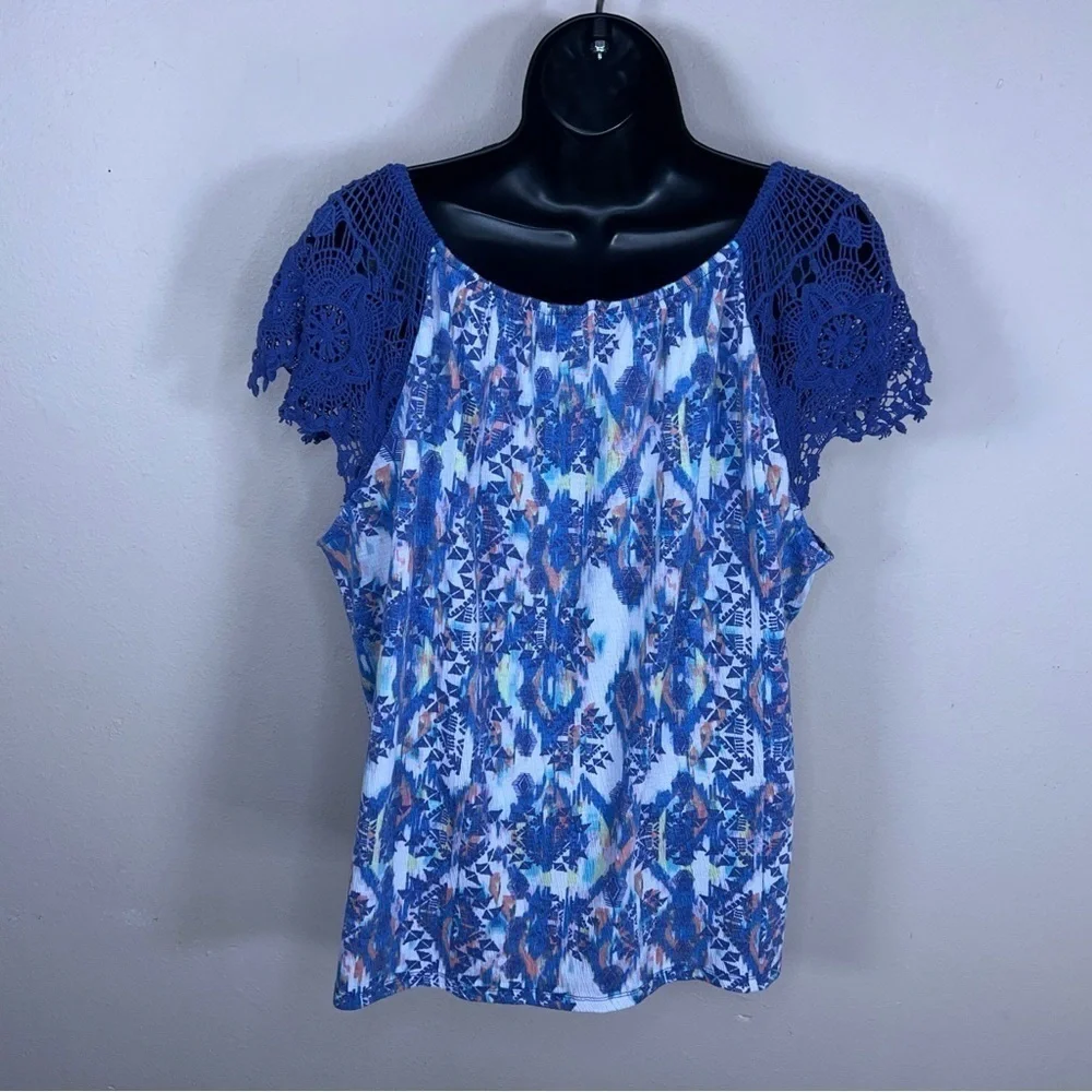 LARGE SIGNATURE STUDIO BLUE TRIBAL GEOMETRIC EMBROIDERED ACCENT TOP